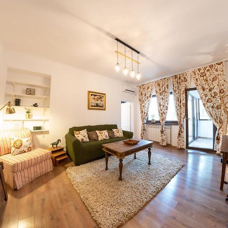 Theatre Rooftop Apartment With Patio Bucareste Exterior foto